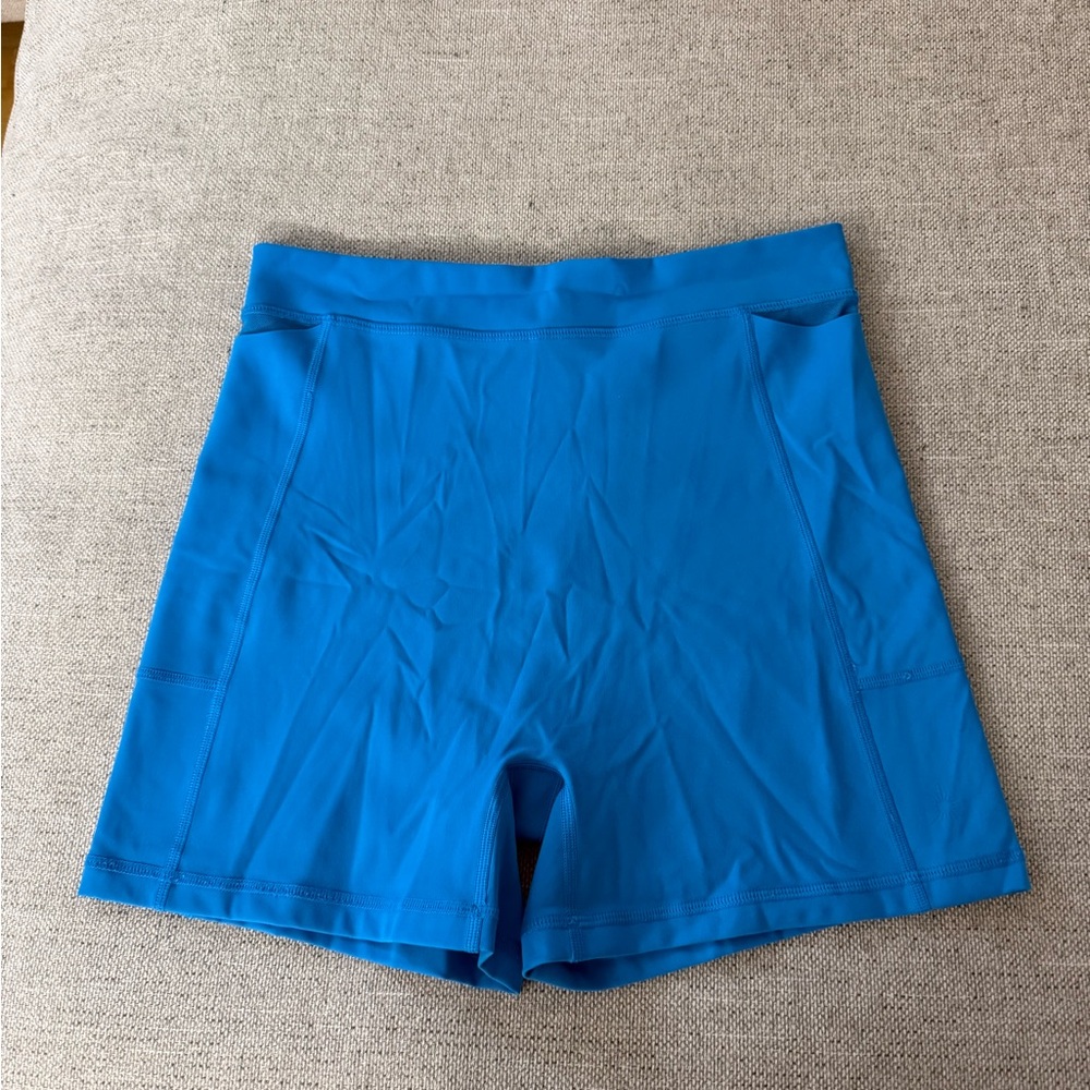 Aerie Biker Shorts 
Blue smoke pet free home
Like new size large